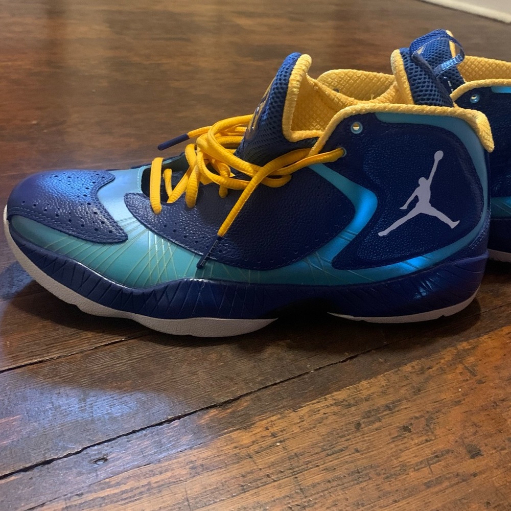 Jordan Jumpman Sneakers with sock insert.